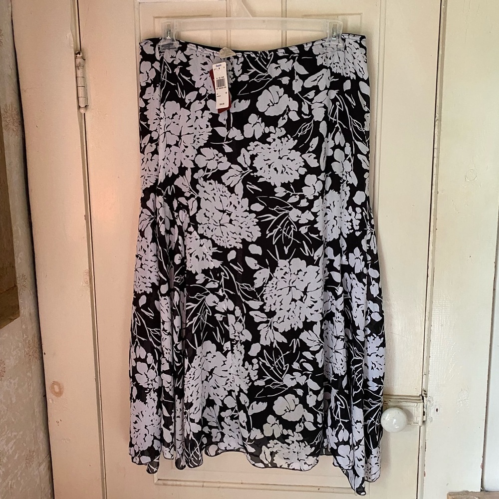 NWT floral skirt - Picture 1 of 6